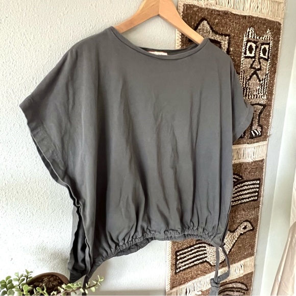 Oversized cotton shirt with capped sleeves and cinch waist by Eri + Ali. - Picture 3 of 8